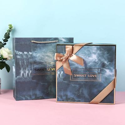 Tres colores ajustan la caja rígida del hombro que empaqueta para el regalo de la sorpresa