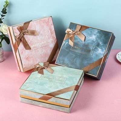 Tres colores ajustan la caja rígida del hombro que empaqueta para el regalo de la sorpresa
