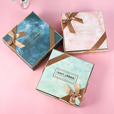Tres colores ajustan la caja rígida del hombro que empaqueta para el regalo de la sorpresa
