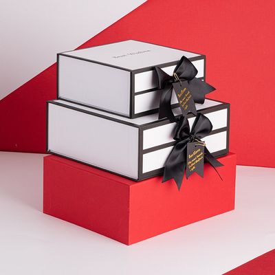 Cajas de regalo magnéticas blancas rígidas de la cartulina con Rim And Ribbon Bow negro
