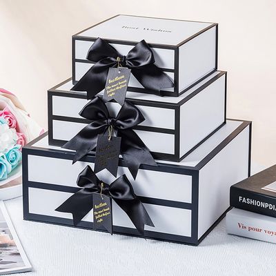 Cajas de regalo magnéticas blancas rígidas de la cartulina con Rim And Ribbon Bow negro