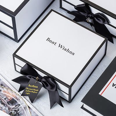 Cajas de regalo magnéticas blancas rígidas de la cartulina con Rim And Ribbon Bow negro