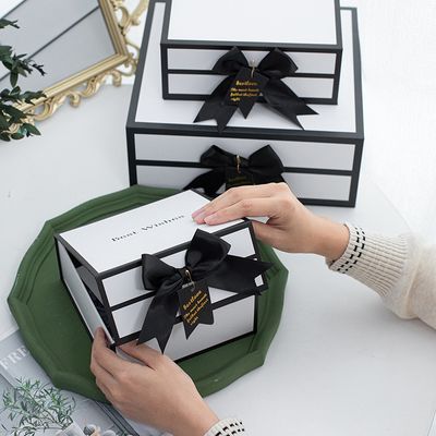 Cajas de regalo magnéticas blancas rígidas de la cartulina con Rim And Ribbon Bow negro