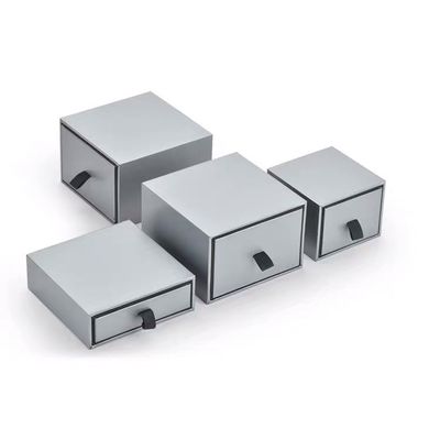 Pequeñas cajas de regalo cuadradas grises de la joyería de la cartulina para la pulsera pendiente de los collares
