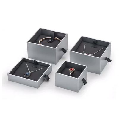 Pequeñas cajas de regalo cuadradas grises de la joyería de la cartulina para la pulsera pendiente de los collares