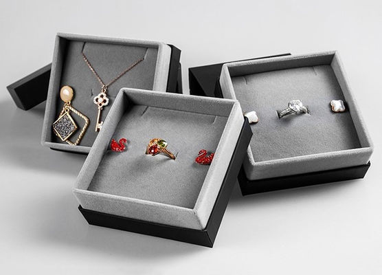 Cajas de empaquetado de Grey Velvet Lined Cardboard Jewelry con Logo Printing adaptable