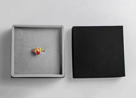Cajas de empaquetado de Grey Velvet Lined Cardboard Jewelry con Logo Printing adaptable
