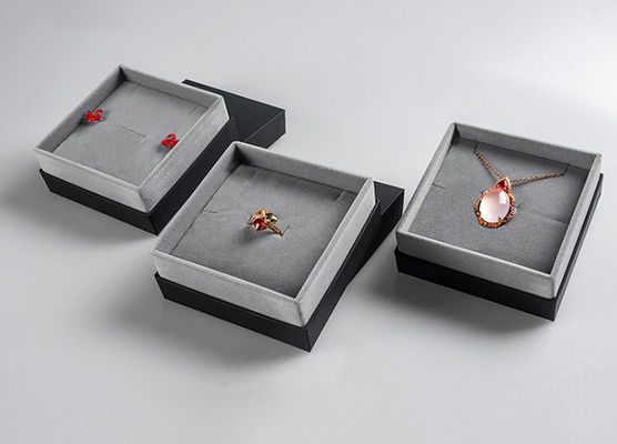 Cajas de empaquetado de Grey Velvet Lined Cardboard Jewelry con Logo Printing adaptable