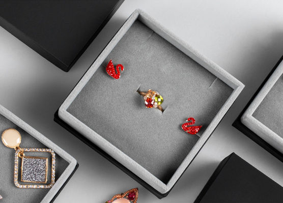 Cajas de empaquetado de Grey Velvet Lined Cardboard Jewelry con Logo Printing adaptable