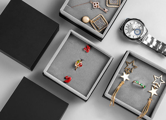 Cajas de empaquetado de Grey Velvet Lined Cardboard Jewelry con Logo Printing adaptable