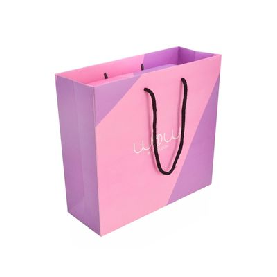 Anunció la caja de regalo de papel rígida del color del logotipo CMYK, caja de empaquetado de la ropa con hacer juego la bolsa de papel