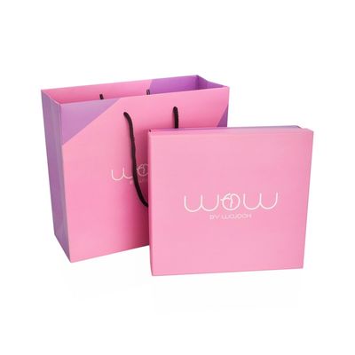 Anunció la caja de regalo de papel rígida del color del logotipo CMYK, caja de empaquetado de la ropa con hacer juego la bolsa de papel