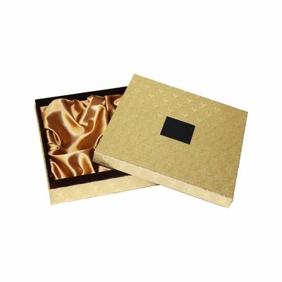 Cuadrado de la caja de papel de la cartulina de Debossed del oro con la bandeja de la espuma del satén