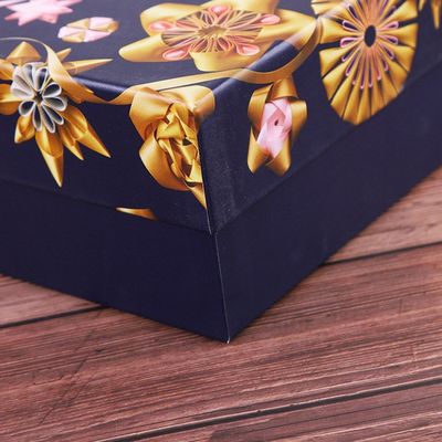 El empaquetado cosmético de encargo de los azules marinos encajona los 20*20*10cm con el papel de la rafia