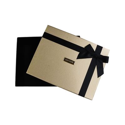 Las cajas de regalo cosméticas decorativas del servicio del ODM, anunciaron las cajas de regalo con la cinta fija