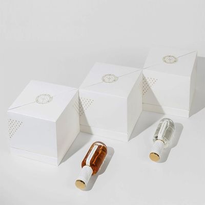 Las cajas de regalo cúbicas magnéticas del perfume, caja de regalo de la puerta doble modificaron tamaño para requisitos particulares