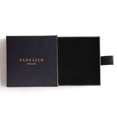 Saque la caja negra del collar de la cartulina con la esponja gruesa del 1.5cm