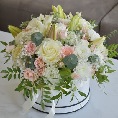 El ramo decorativo de la flor de la cartulina encajona multifuncional para la graduación