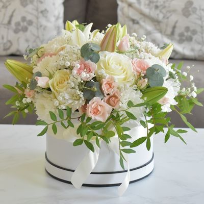 El ramo decorativo de la flor de la cartulina encajona multifuncional para la graduación