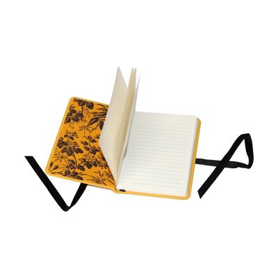 La línea 144 gobernó amarillo del cuaderno del Hardcover de las páginas con el cierre del arco de la cinta