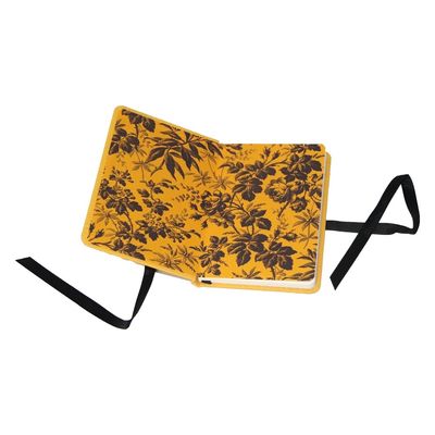 La línea 144 gobernó amarillo del cuaderno del Hardcover de las páginas con el cierre del arco de la cinta